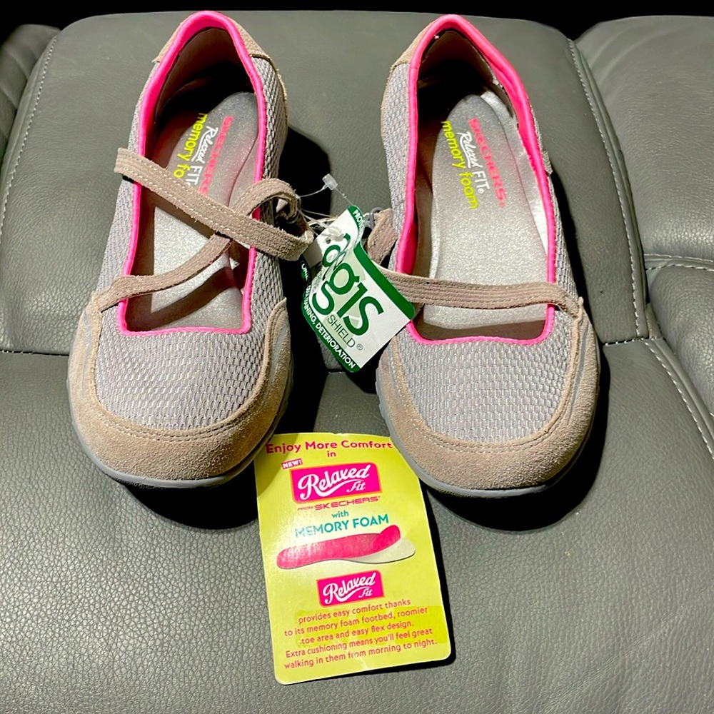 Skechers relaxed FIT memory foam - Brand New